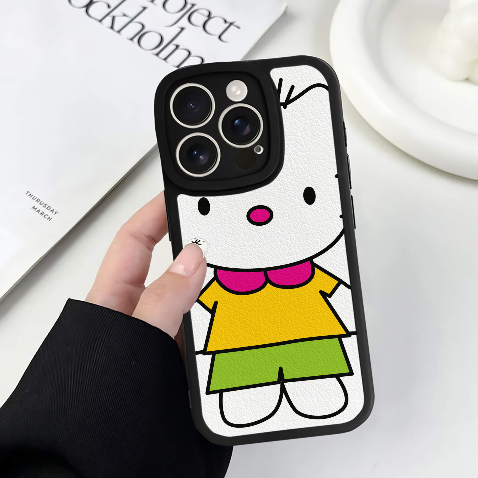 （画像用） Hello Kitty ハローキティ 【iPhone 16シリーズ対応】シリコンスマホケース（レザー調） 材質：シリコン